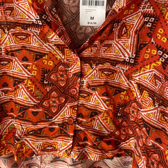 Patterned Button-Up top - Picture 4 of 4